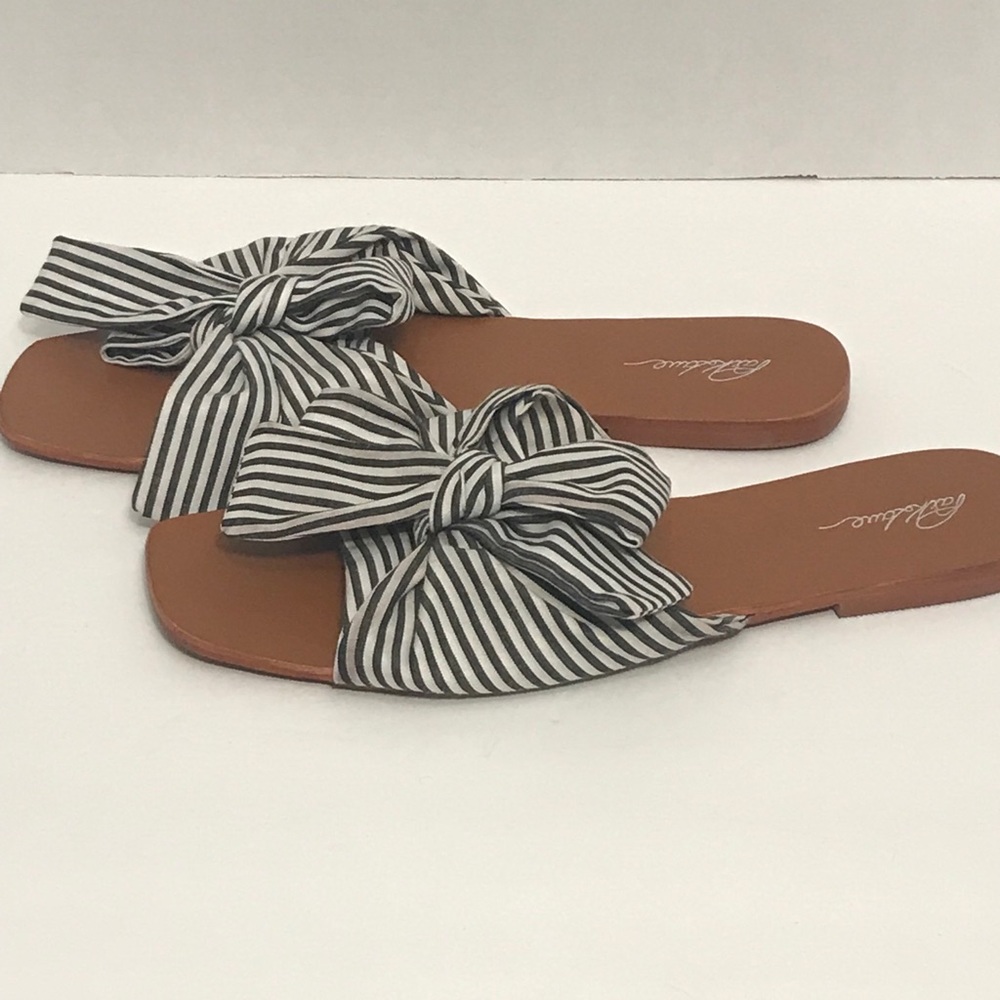 Park lane Bow Flat Sandals - Picture 9 of 12